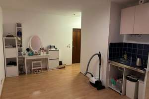 Mitten in der City von Essen - Kleines Single-Appartment Mindestmietdauer 36 Monate – Am Waldthausenpark 15, 45127 Stadtkern, Essen – Vorschaubild 1
