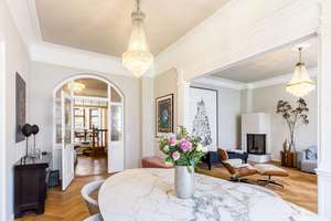 Atemberaubend modernisiertes 4-Zimmer-Altbaujuwel mit stylischem Flair und Balkon – Die vollständige Adresse der Immobilie erhältst du vom Anbieter., 80333 Augustenstraße, München – Vorschaubild 2