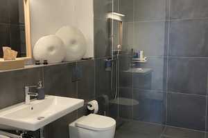 Exclusive, fully furnished apartment with water view - perfect for singles or couples – Am Hamburger Bahnhof 2A, 10557 Berlin – Vorschaubild 10