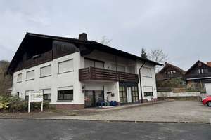 Wohnraum mit Substanz und Potenzial – MFH mit 7 Wohneinheiten, großem Grundstück und Garage – Die vollständige Adresse der Immobilie erhältst du vom Anbieter., 34596 Bad Zwesten – Vorschaubild 1