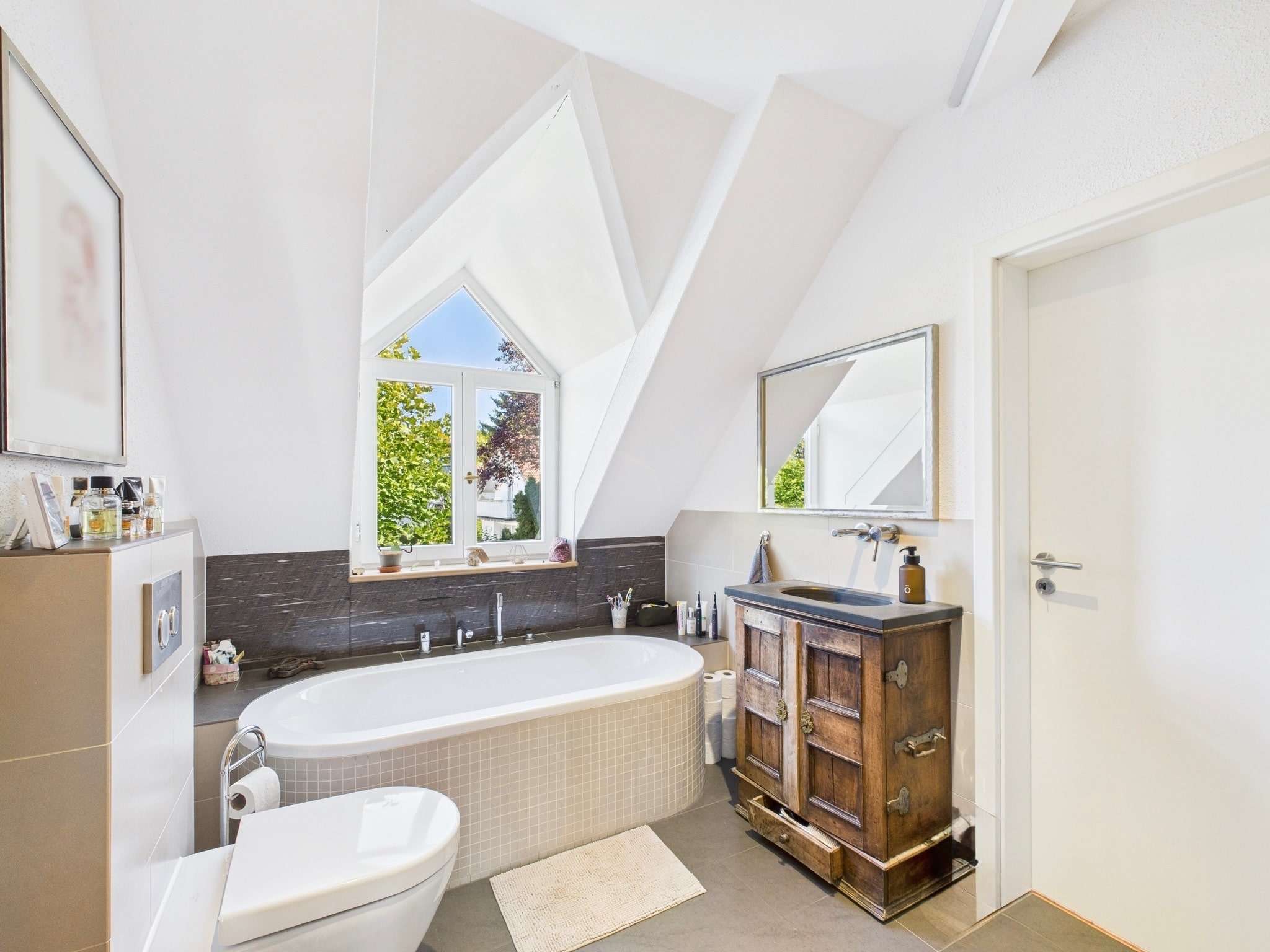 Immobilie in Utting am Ammersee - Haus im Haus in Utting – Großzügiges Wohnen mit Einliegerwohnung und Panorama - Bild 1