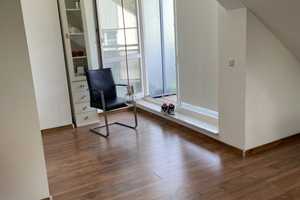 Helle 2-Zimmer-DG-Wohnung mit Balkon und Einbauküche in München-Riem – München – Vorschaubild 1