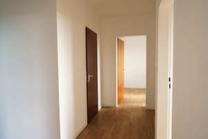 Ohne Makler & Bezugsfrei: Renovierte 3-Zimmer-Wohnung im 12. OG mit Sonnenbalkon und Blick ins Grüne – Mönchfeldstraße 110, 70378 Mönchfeld, Stuttgart – Vorschaubild 6