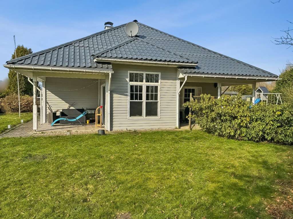 Immobilie in Friedeburg - Friedeburg-Dose: Traumhaftes Holz-Landhaus im amerikanischen Stil, ca. aus 2008 in idyllischer Lage - Bild 1