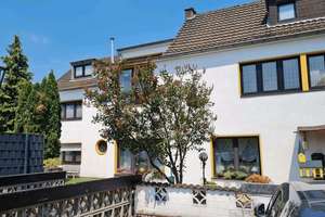 Provisionsfrei: Zentral in Zündorf: Gut aufgeteilte Wohnung mit Balkon nahe Groov & Rhein