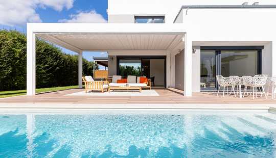 Bild von Doppelhaushälfte mit Pool- Exklusives Zuhause für die Familie