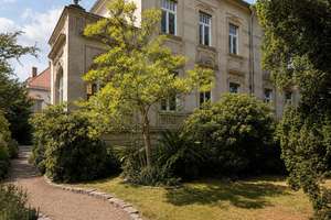 Historische Eleganz am Großen Garten! Jugendstilvilla mit liebevoll angelegtem Grundstück