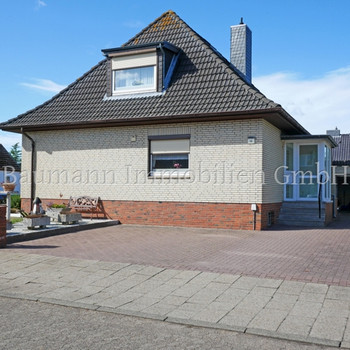 Vielseitige Immobilie in Cuxhaven - Einfamilienhaus mit zwei Einliegerwohnungen in ruhiger aber zent