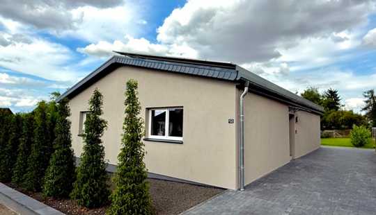 Bild von PERFEKTER BUNGALOW MIT GROßEM GRUNDSTÜCK | ERSTBEZUG NACH SANIERUNG | TEILUNTERKELLERT | PV-ANLAGE