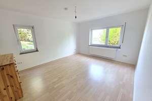 Ruhig gelegene 3,5-Zimmer-Wohnung mit EBK, Terrasse und eigenem Gartenbereich zu vermieten – Die vollständige Adresse der Immobilie erhältst du vom Anbieter., 97082 Zellerau, Würzburg – Vorschaubild 9