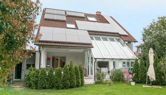 Bild von Großes Zwei-Familienhaus mit Energieeffiziensklasse B in familienfreundlicher Lage