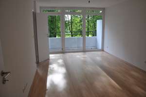 Von Privat - helle 3-Zimmer-Wohnung mit Balkon und Einbauküche, Blick ins Grüne – Preziosastraße 25, 81927 Johanneskirchen, München – Vorschaubild 2