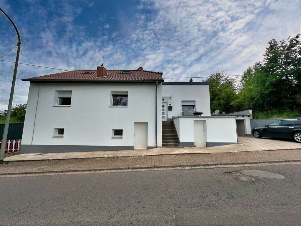 Immobilie in Schmelz - Kernsaniertes Einfamilienhaus in Schmelz – schöne Lage & Fernblick genießen - Bild 1