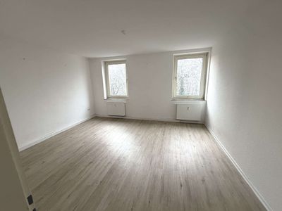 ⭐🏠3erWG-GEEINGNET-Gepflegte Wohnung mit Laminat,2 Bädern, Wohnküche, Duschbad & Balkon⭐🏠