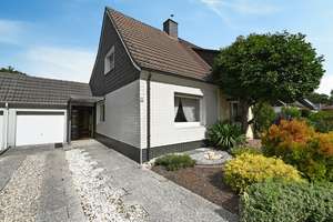 Herzenseroberer in Überruhr-Holthausen :) DHH für Zwei bis Drei mit großem Garten & Doppelgarage
 – Die vollständige Adresse der Immobilie erhältst du vom Anbieter., 45277 Überruhr-Holthausen, Essen – Vorschaubild 2