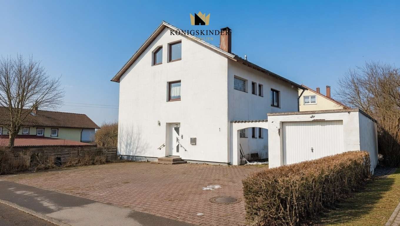 Tradition trifft Möglichkeit – Zweifamilienhaus mit viel Platz drumherum, Sigmaringen Kreis – Bild 2