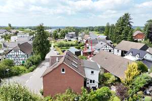 Attraktives Zweifamilienhaus in Winterscheid mit Scheune bietet großes Platzangebot! – Die vollständige Adresse der Immobilie erhältst du vom Anbieter., 53809 Ruppichteroth – Vorschaubild 4