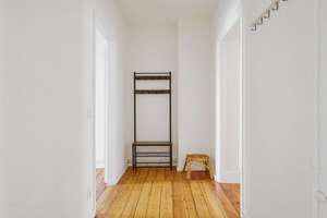 Klassische 2-Zimmer-Altbauwohnung mit großzügigem Wohnbereich und Dielenboden – Wrangelstraße 90, 10997 Kreuzberg, Berlin – Vorschaubild 5