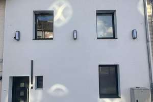 Modernisiertes Einfamilienhaus mit 4 Zimmern, 3 Schlafzimmern & Terrasse – ab sofort zu vermieten