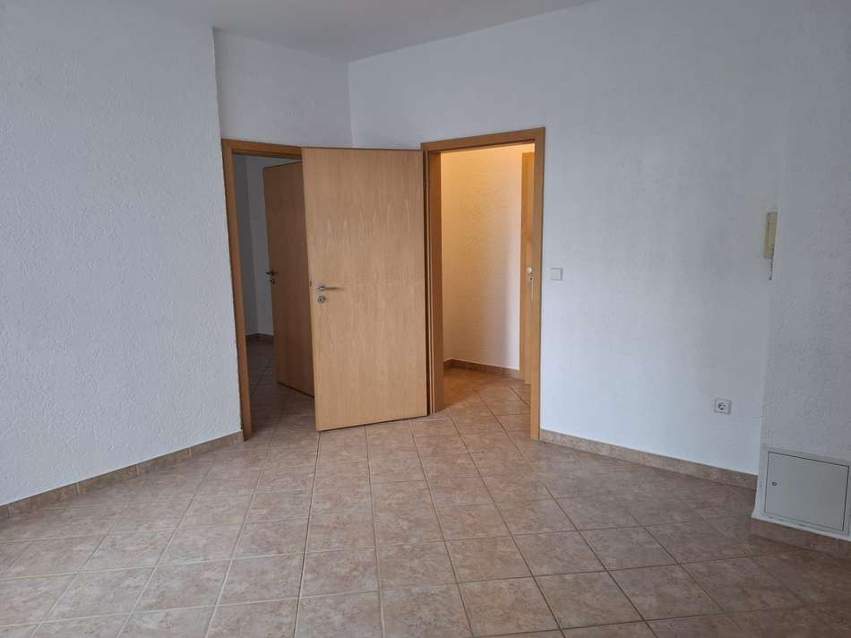 Großer Raum in EG, leer
