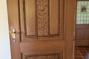 Großzügiges, teilmöbliertes Einfamilienhaus mit viel Holz, Sauna und kleinem Garten