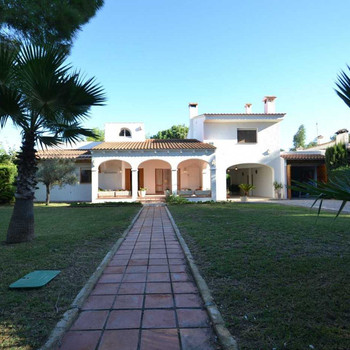 Villa mit 1.000 m² Grundstück am Strand von Riumar