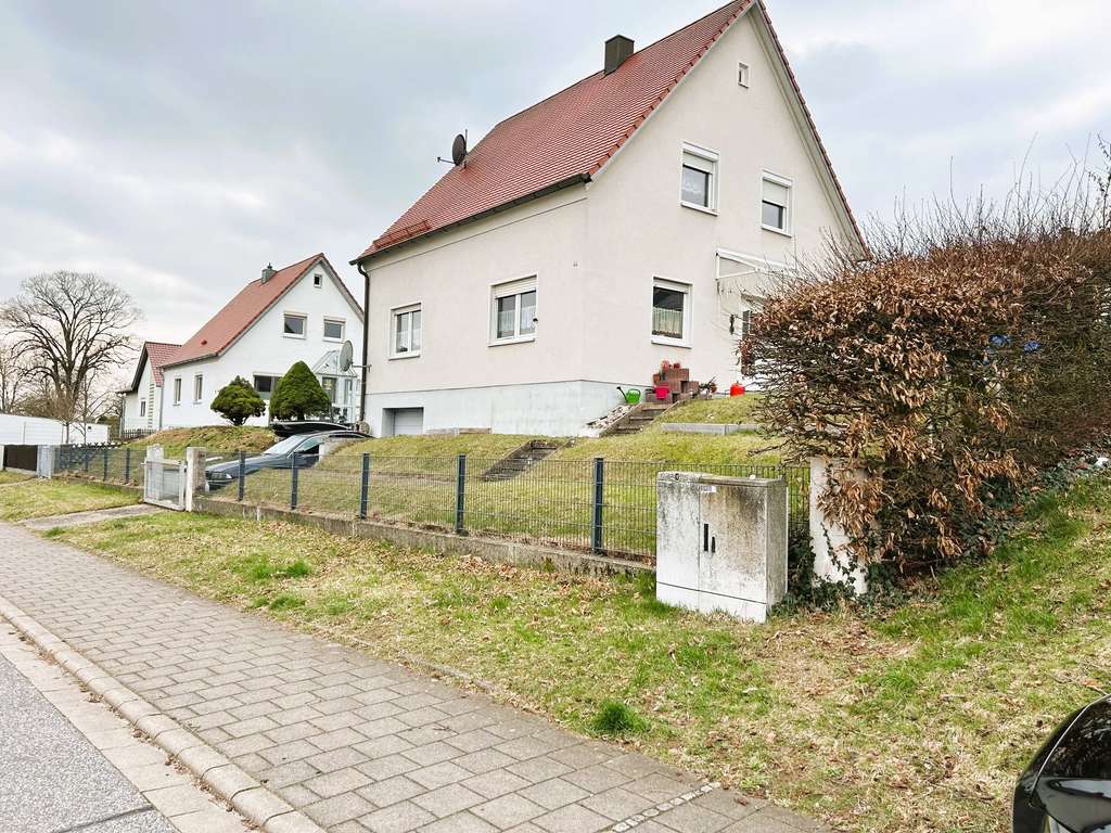 Immobilie in Sengenthal - Einfamilienhaus mit Potential und sonnigem Grundstück - Bild 0