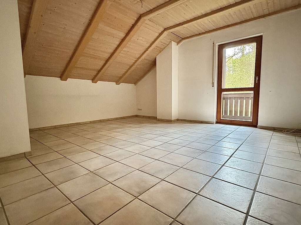 Immobilie in Glonn - 2-Zimmer Dachgeschosswohnung mit viel Potenzial - Bild 1