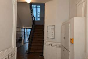 Attraktive, vermietete Altbauwohnung mit Balkon in Top-Lage – Die vollständige Adresse der Immobilie erhältst du vom Anbieter., 10439 Prenzlauer Berg, Berlin – Vorschaubild 3
