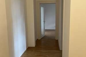 Gepflegte 2-Zimmer-Erdgeschosswohnung mit Balkon, Innenhofblick und Wohnküche – Elsenheimerstr. 24, 80687 Friedenheim, München – Vorschaubild 6