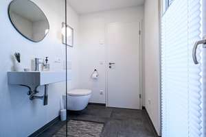 Moderne Architektur trifft auf hohe Energieeffizienz: Das schlüsselfertige Haus – bereit zum Einzug – Die vollständige Adresse der Immobilie erhältst du vom Anbieter., 95694 Mehlmeisel – Vorschaubild 13