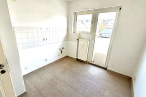Gut geschnittene 3-Zimmerwohnung mit süd/west Balkon seitlich der Biebricher Allee! – Simrockstraße 16b, 65187 Biebrich, Wiesbaden – Vorschaubild 8