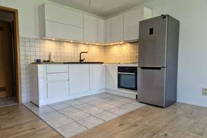 Moderne 2-Zimmer-Wohnung mit Balkon, Aufzug und Tiefgaragenstellplatz! – Habsburgerring 11, 78048 Villingen, Villingen-Schwenningen – Vorschaubild 2