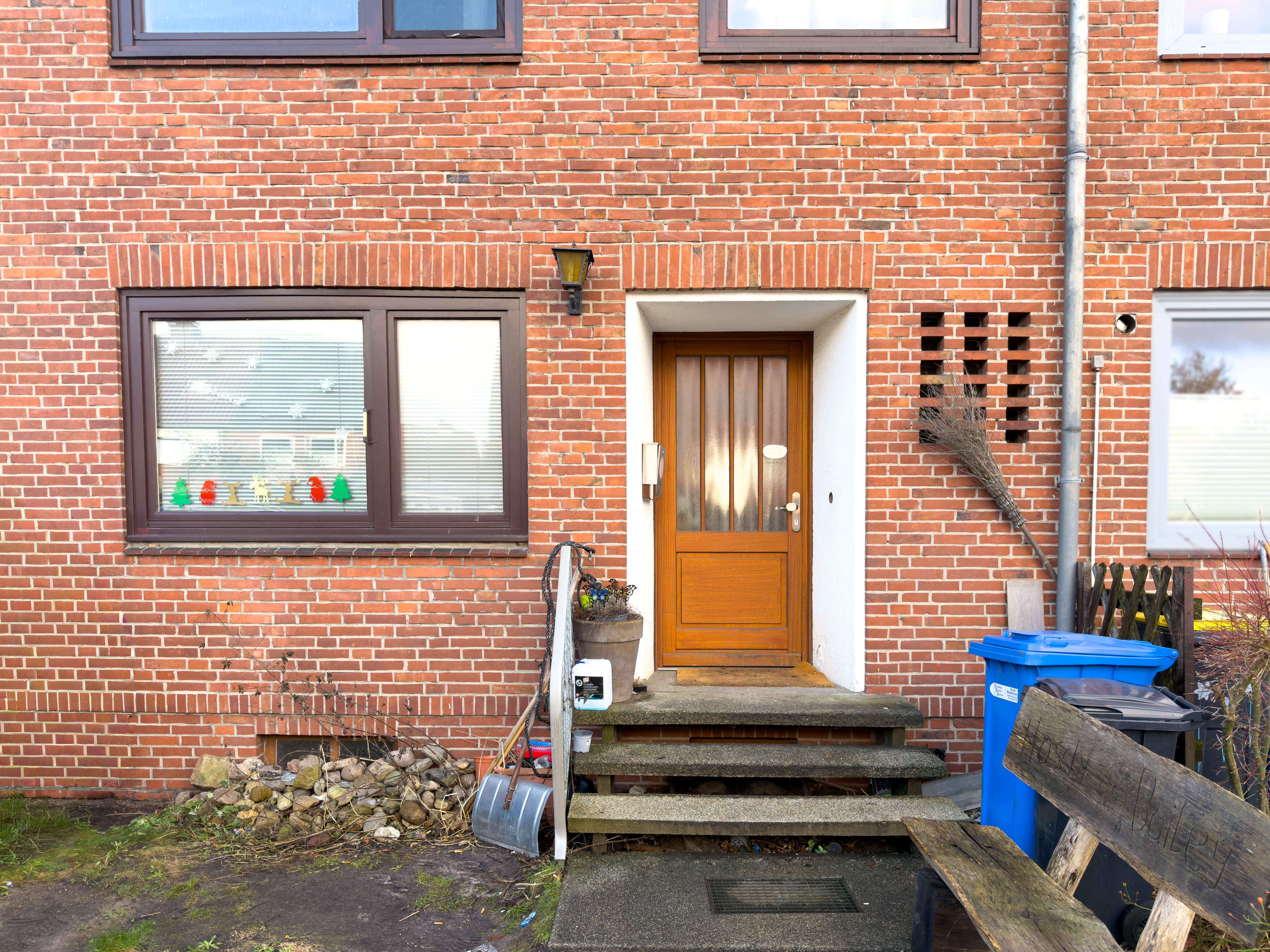 Sanierungsbedürftiges Reihenendhaus mit Potenzial auf großzügigem Grundstück, Neumünster – Bild 3