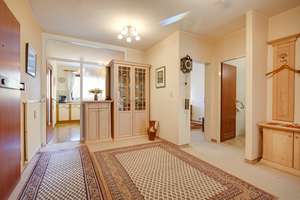 Sehr gepflegte 3,5-Zimmer-Hochparterre-Wohnung mit Schlossblick, Terasse und Einbauküche – Reinbeker Weg 4 b, 21465 Wentorf bei Hamburg – Vorschaubild 10