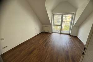 Lichtdurchflutete 3,5-Zimmer-Maisonette mit zwei Zugängen | 2 Balkone | Aufzug | TG-Stellplatz – Kaeppelstraße 15, 90491 St. Jobst, Nürnberg – Vorschaubild 5