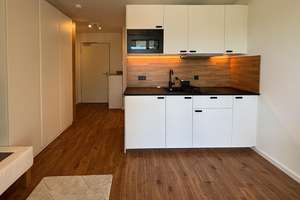 Helle, neu möblierte 1-Zi Wohnung S-Bahn fussläufig, 14min zum Ostbahnhof incl. Küche, Bad, Internet – Enzensbergerstr. 8, 85570 Markt Schwaben – Vorschaubild 3