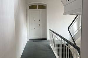Lage, Lage, Lage  / großzügige 2 Zimmer Wohnung mit Aufzug und Balkon – Die vollständige Adresse der Immobilie erhältst du vom Anbieter., 65183 Mitte, Wiesbaden – Vorschaubild 2