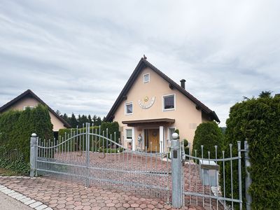 Gepflegtes Einfamilienhaus mit 7 Zimmern, Sauna und attraktiver Mietperspektive