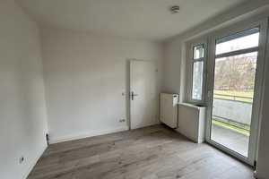 ***Frisch Modernisierte Oase mit Balkon und viel Grün – charmante 3-Raum-Wohnung wartet auf Sie*** – Charlottenstraße 67, 9126 Chemnitz – Vorschaubild 11