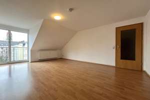 Helle 3-Raum-Dachgeschosswohnung mit Balkon und Einbauküche – Uhlandstraße 12, 9130 Sonnenberg, Chemnitz – Vorschaubild 2