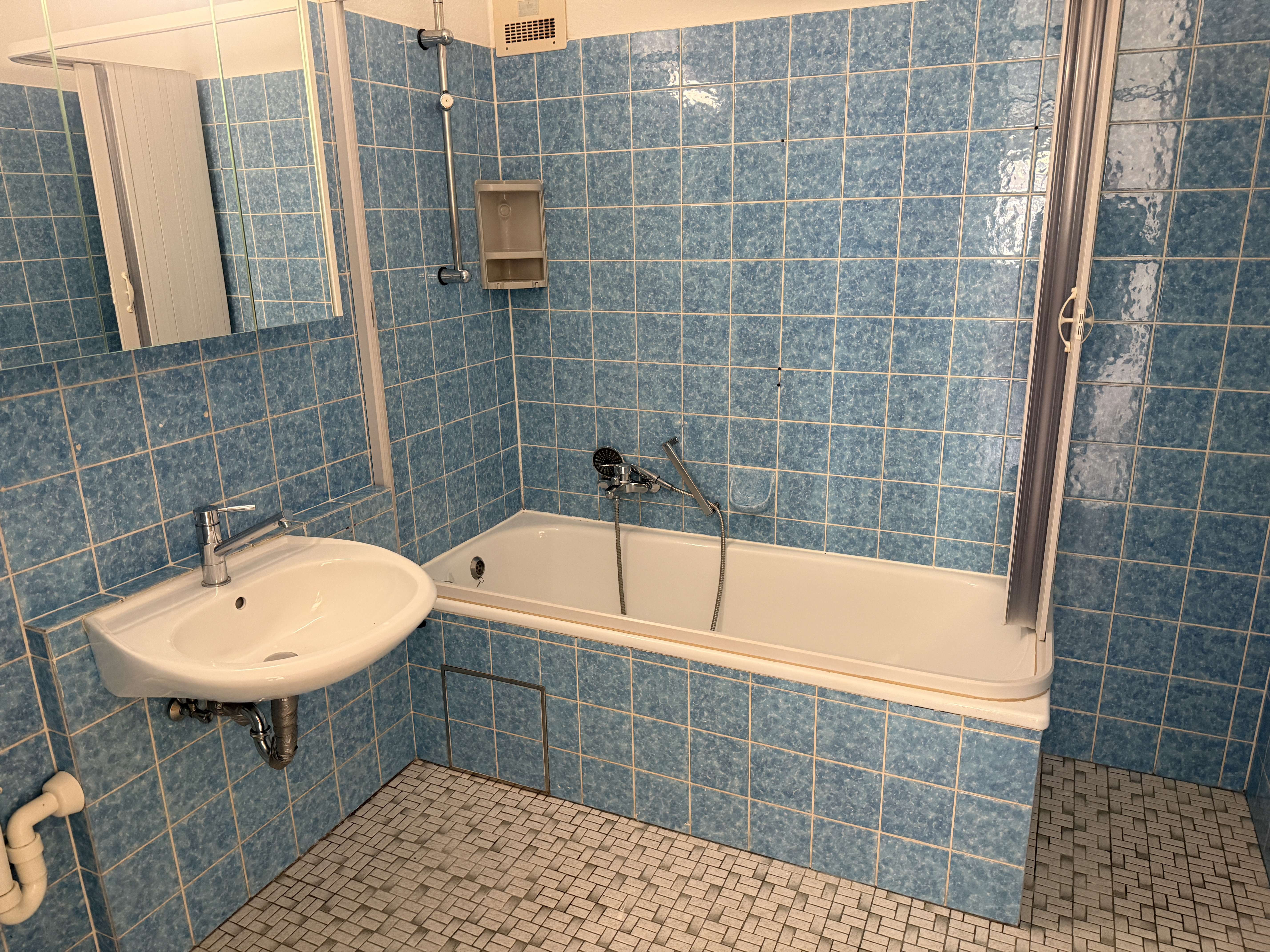 Immobilie in Niedernhall - Große 3 Zimmerwohnung mit 2 Balkone, Stellplatz und Aussicht auf die Weinberge - Bild 1