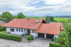Großzügiges Einfamilienhaus mit Einliegerwohnung und traumhaftem Panoramablick in Oberhausen – Die vollständige Adresse der Immobilie erhältst du vom Anbieter., 82386 Oberhausen – Vorschaubild 2