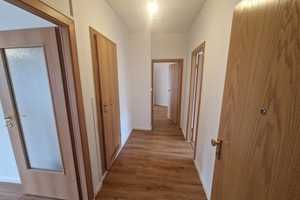 **FAMILIEN WILLKOMMEN**4-Zimmer-Wohnung // Balkon // 2.Etage // Bad mit Wanne // ab sofort – Ringstraße 47, 4209 Leipzig – Vorschaubild 2