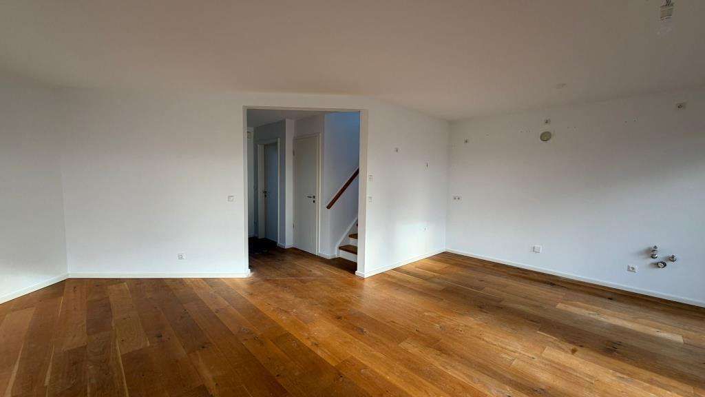 Immobilie in Elmenhorst/Lichtenhagen - Freigezogenes modernes Doppelhaus mit Doppelcarport - Bild 0