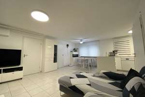 Provisionsfrei: 4-Zi.-EG-Wohnung mit 80 m² Garten,  Klima, Tiefgarage & Hobbyraum – Die vollständige Adresse der Immobilie erhältst du vom Anbieter., 70327 Wangen, Stuttgart – Vorschaubild 2