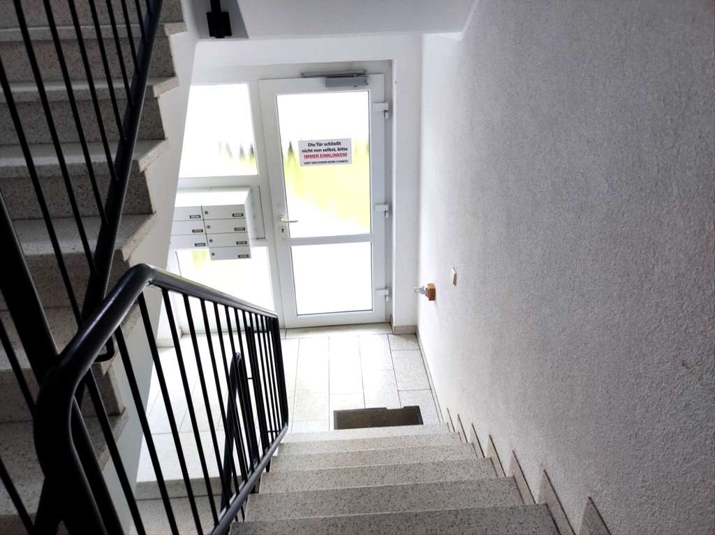 Immobilie in Windischleuba - Vermietete 2-Raum Wohnung mit Balkon und Stellplatz in Windischleuba bei Altenburg zu verkaufen - Bild 2