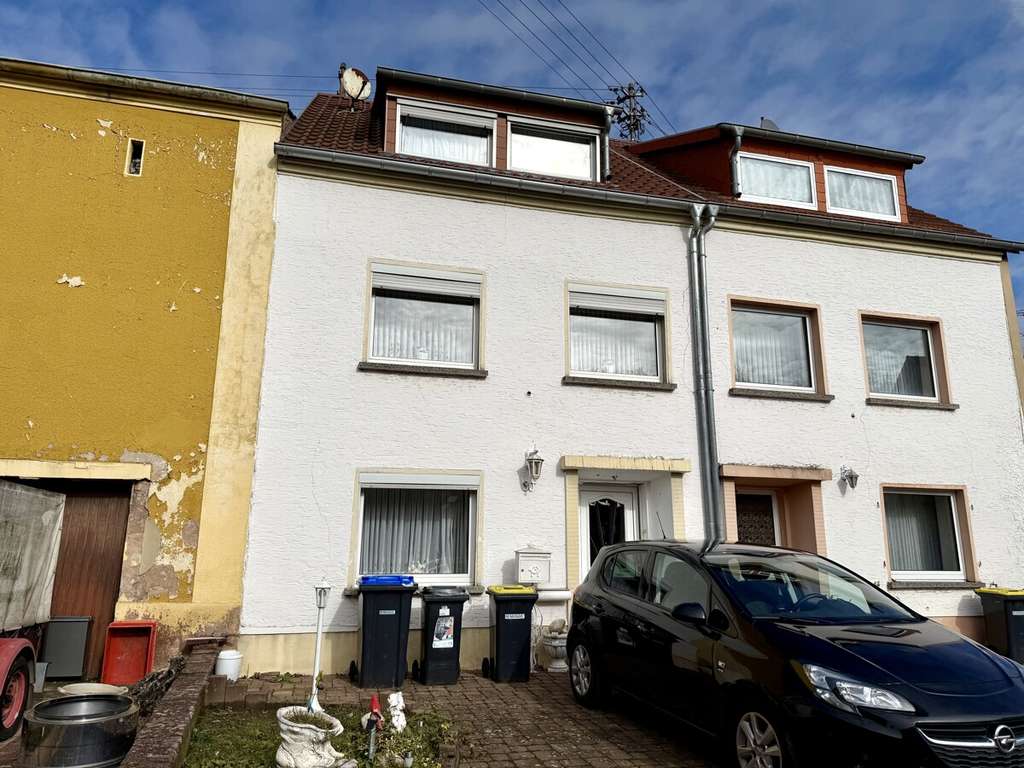 Immobilie in Beckingen - Charmantes Einfamilienhaus mit Terrasse und zusätzlichem Grünland - Bild 0