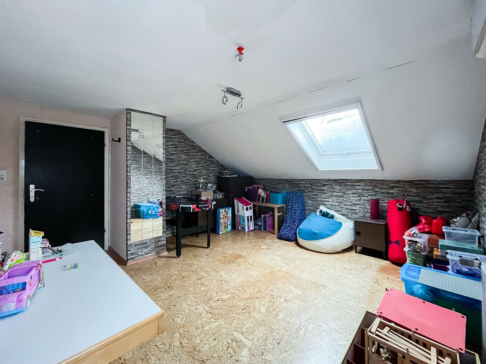 Immobilie in Höpfingen - Wohnen mit Perspektive: Zweifamilienhaus mit Pool, Terrassen und viel Platz für Familie & Zukunft - Bild 0