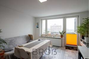 Möbliert, renoviert und auf Wunsch leer oder vermietet - DG-Wohnung mit Balkon, EBK und Duschbad